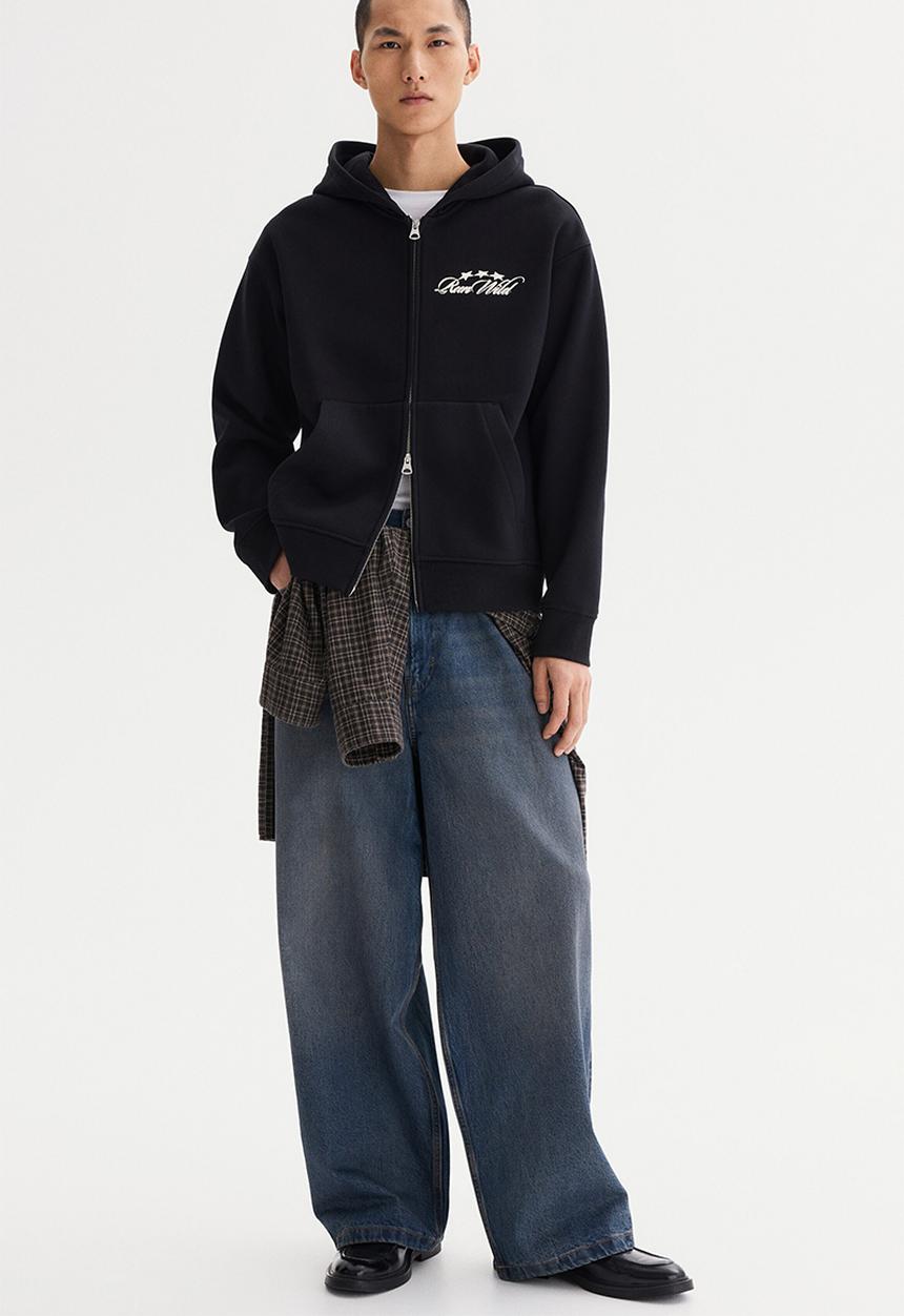 H&M - Loose fit boxy zip-through hoodie - black/run wild