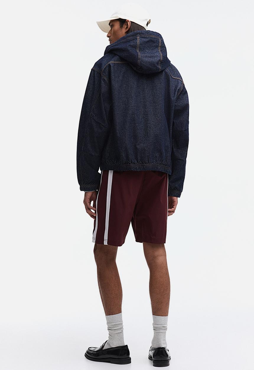 H&M - Regular fit track shorts - burgundy/colour block