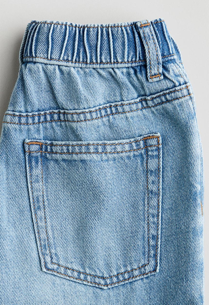 H&M - Loose fit jeans - light denim blue/dinosaurs