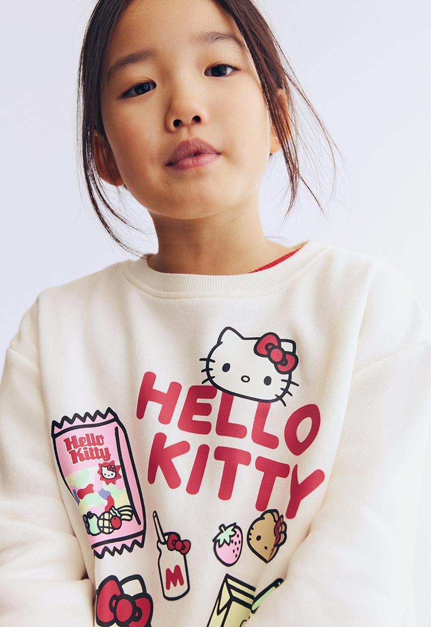 H&M - Printed sweatshirt - cream/hello kitty