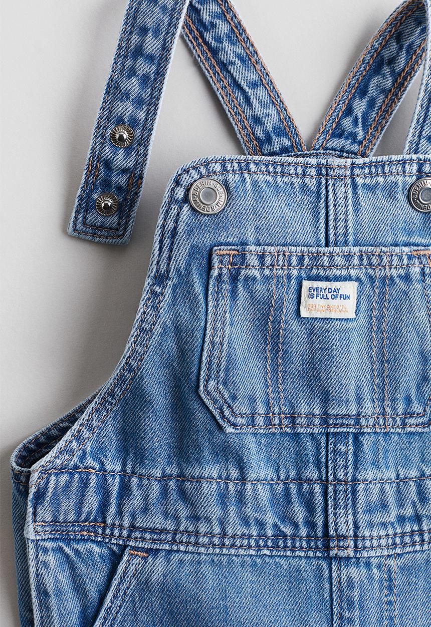 H&M - Cotton denim dungarees - denim blue/cherries