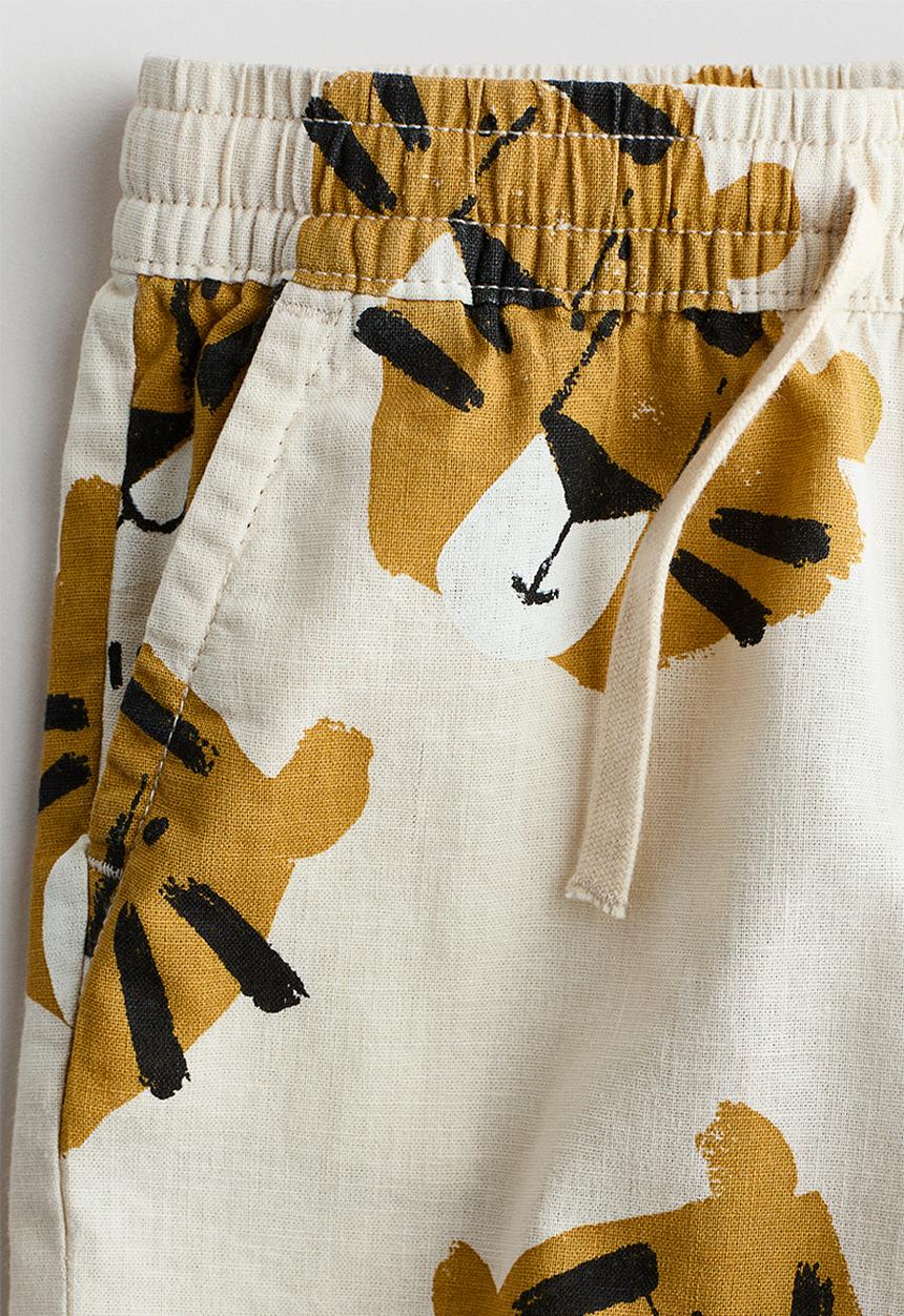 H&M - Linen-blend shorts - light beige/tigers