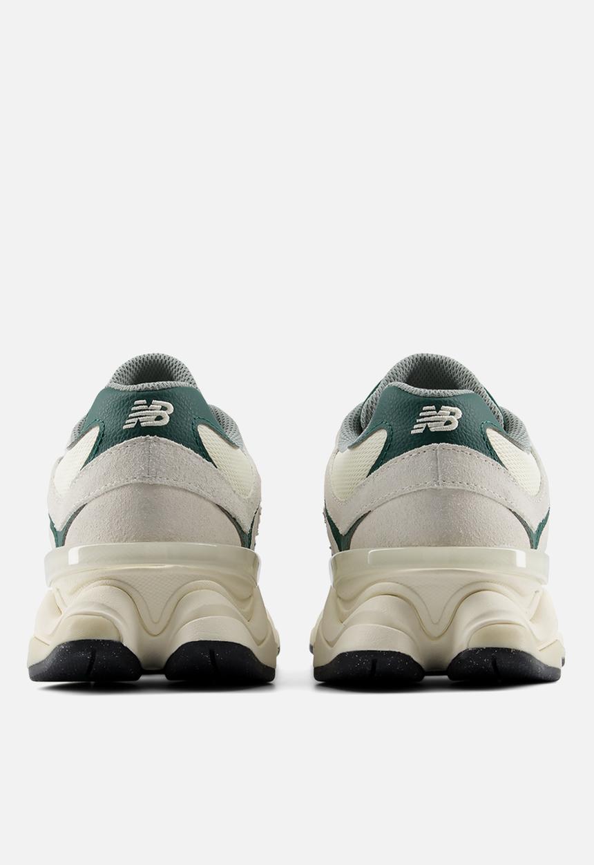 New Balance  - 9060