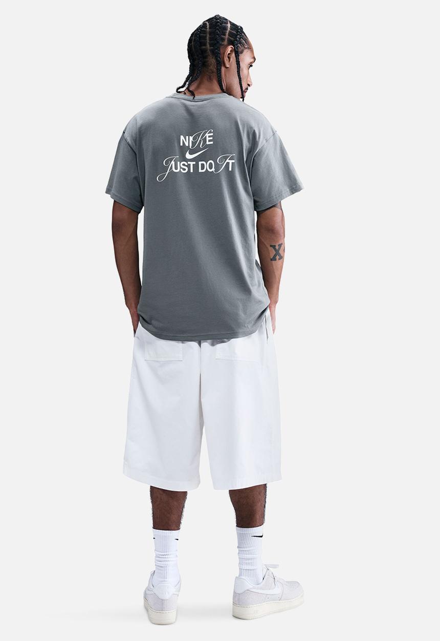 Nike - NSW Backprint Just Do It Graphic Tee - Smoke Grey