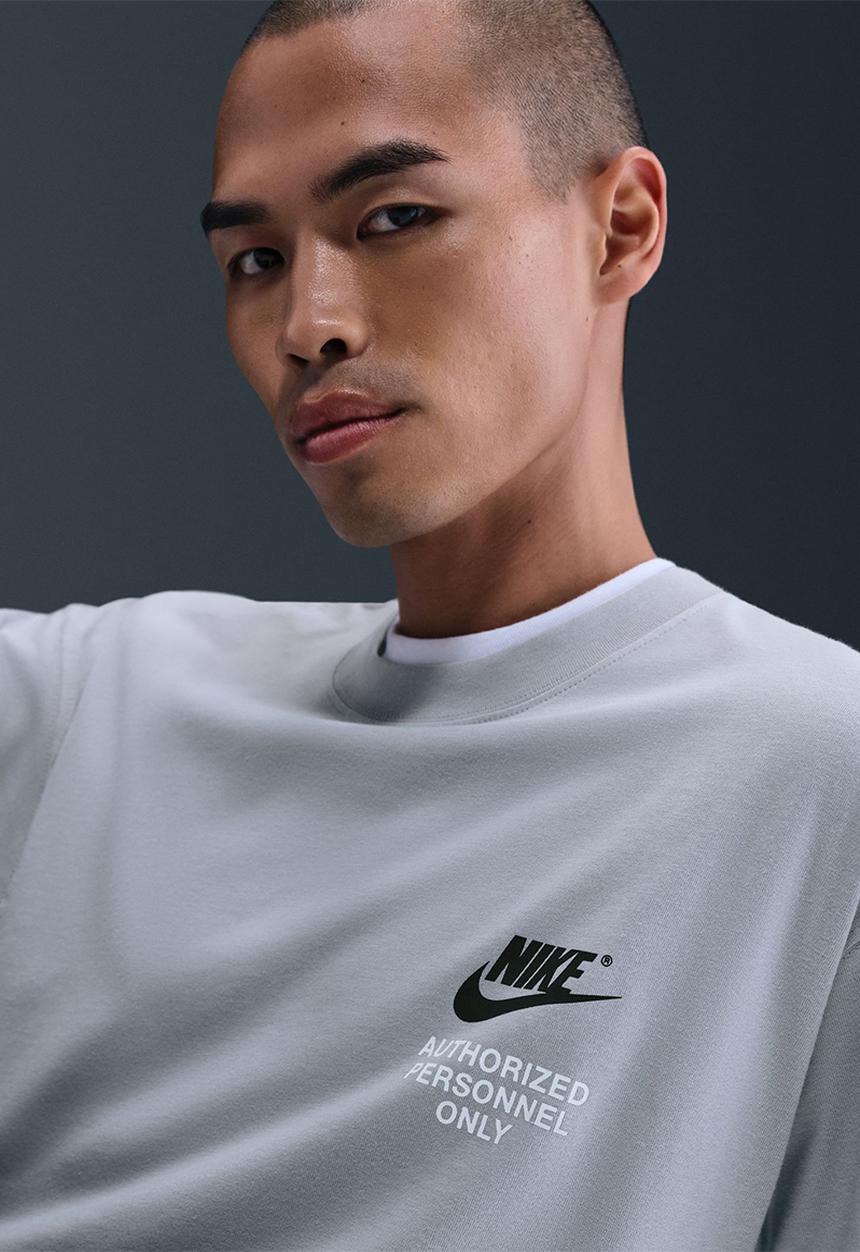 Nike - NSW "Authorized Personnel Only" Graphic Tee- Wolf Grey 