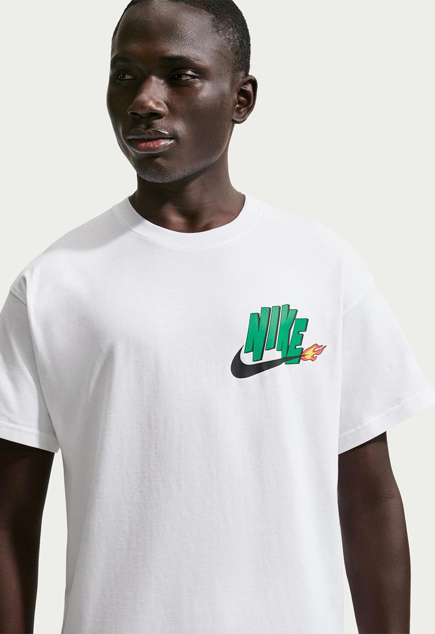 Nike - NSW GFX Chilli Graphic T-Shirt i- White