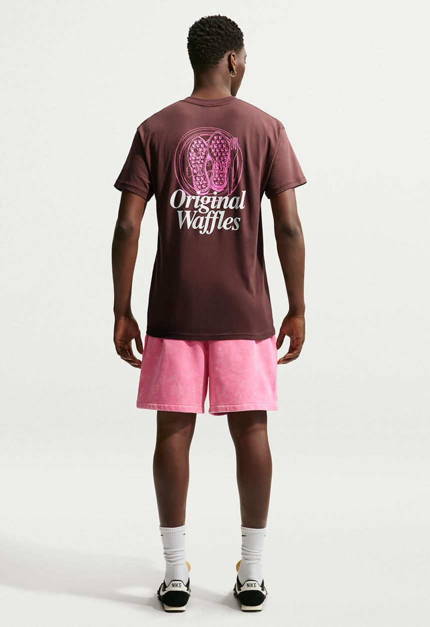 Nike - NSW  Waffle Graphic T-Shirt - Choc Brown/Pink