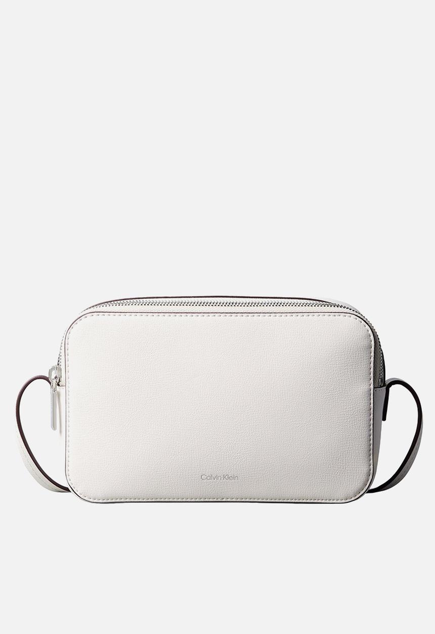 Calvin Klein - Foil logo elongated camera bag -white alyssum