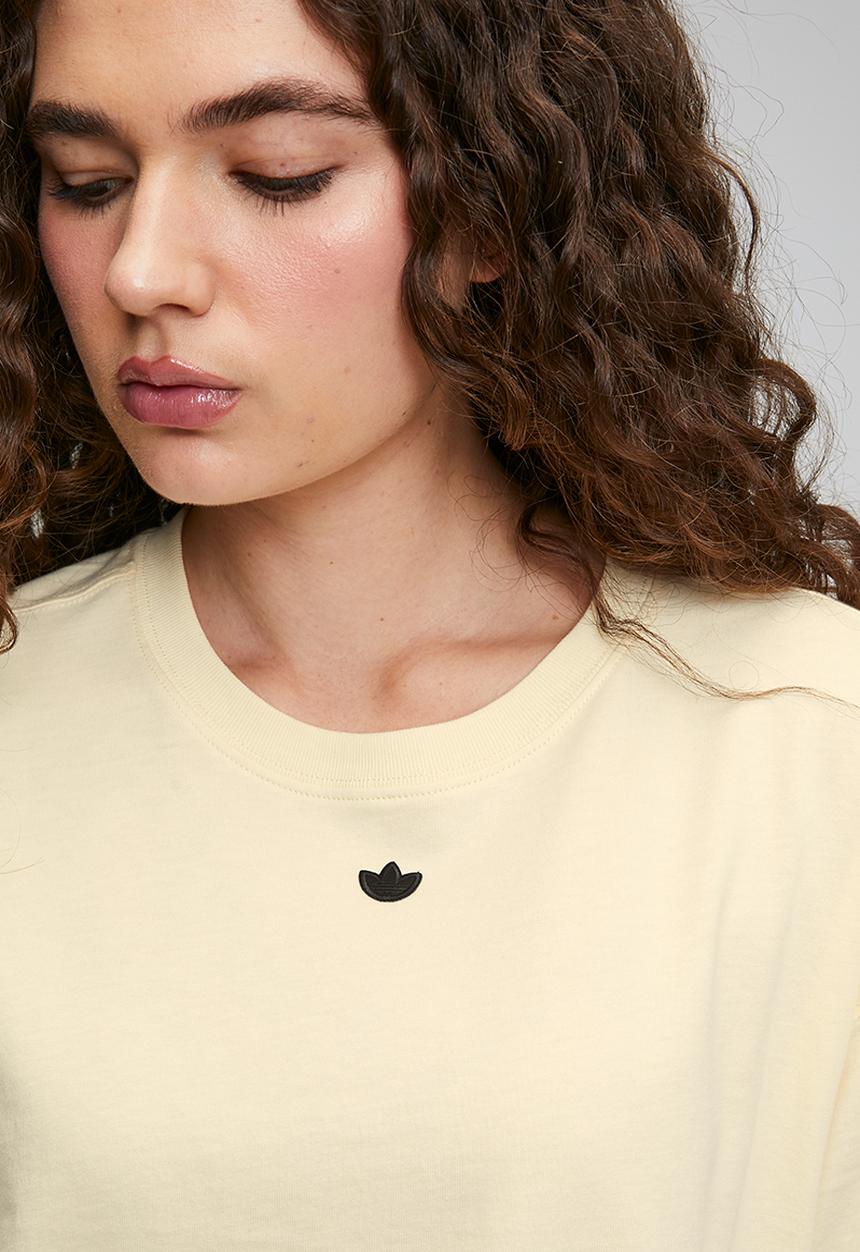 adidas Originals - Ess Crop Tee W S26 - Warm Vanilla