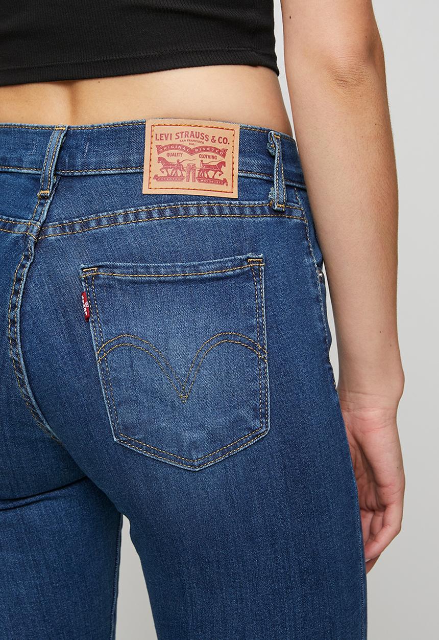 Levi’s® - Curvy Flare Jeans - Beats