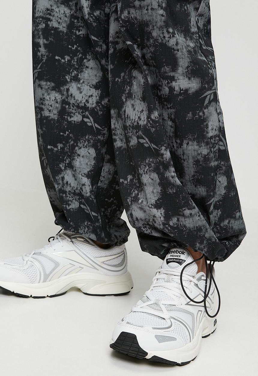 Reebok - Alt Sport Camo Balloon Pant - Camo Aop