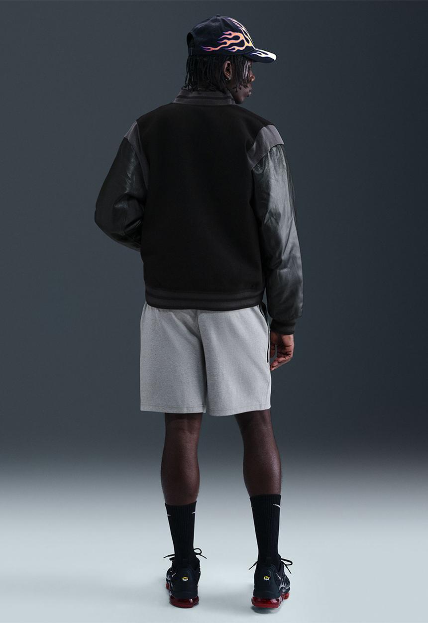 Nike - Tech Fleece Essentials Shorts - Grey /Black