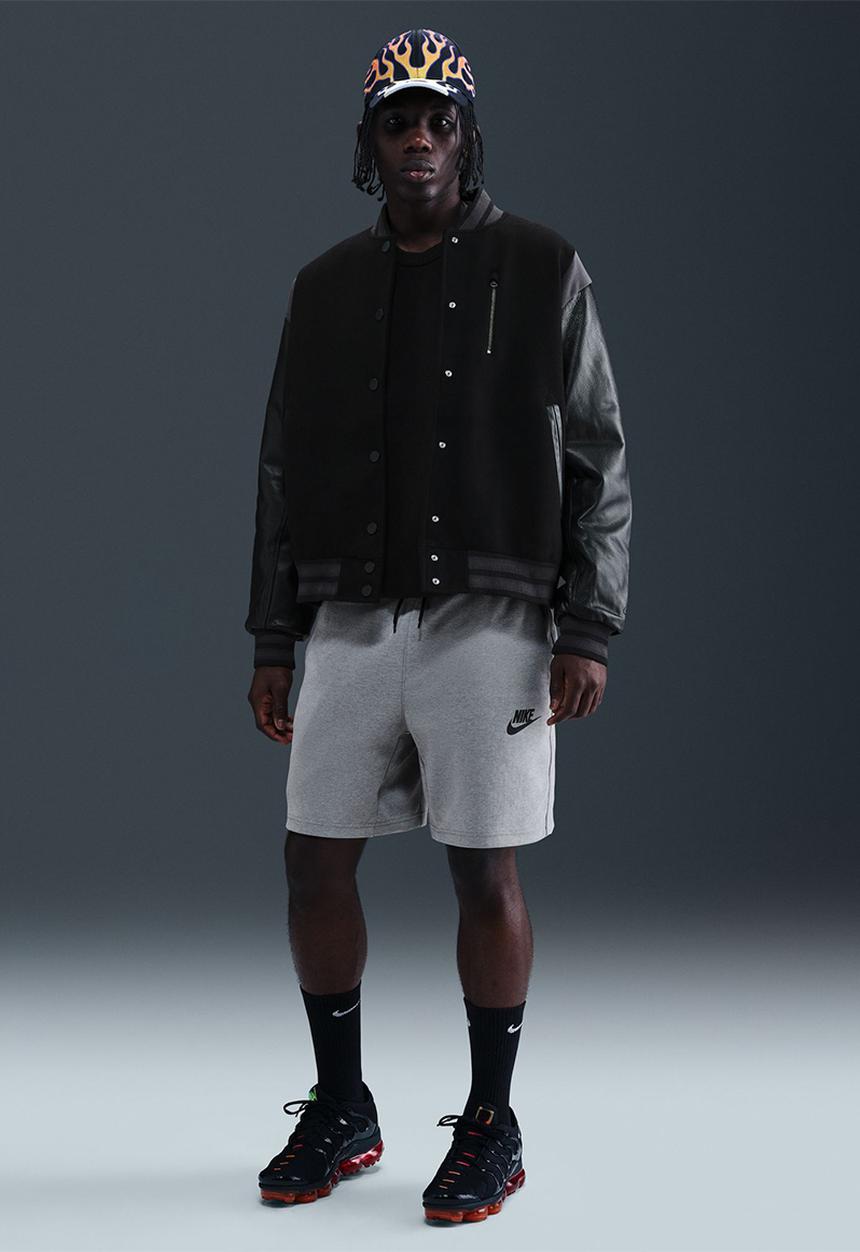 Nike - Tech Fleece Essentials Shorts - Grey /Black