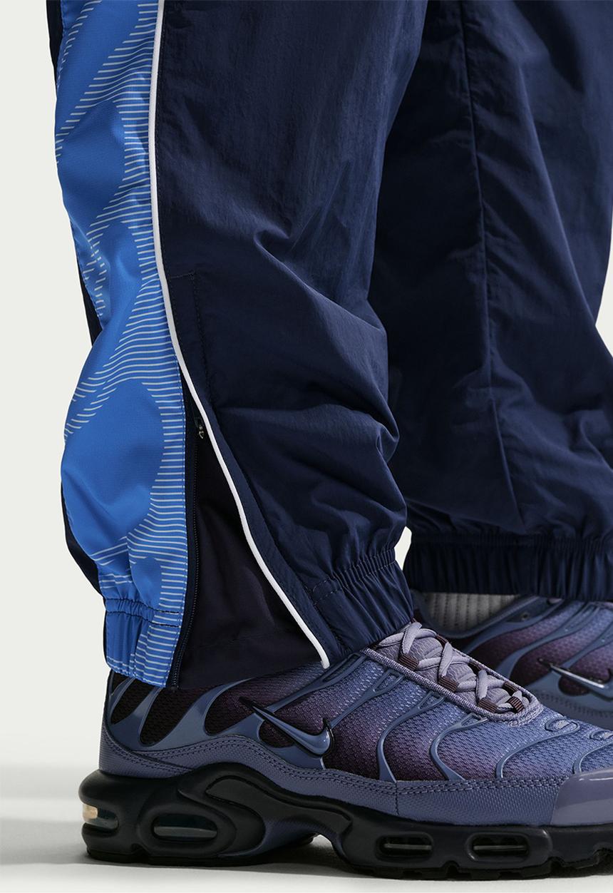 Nike - NSW Tuned Air  Woven Trousers. - Navy/Blue