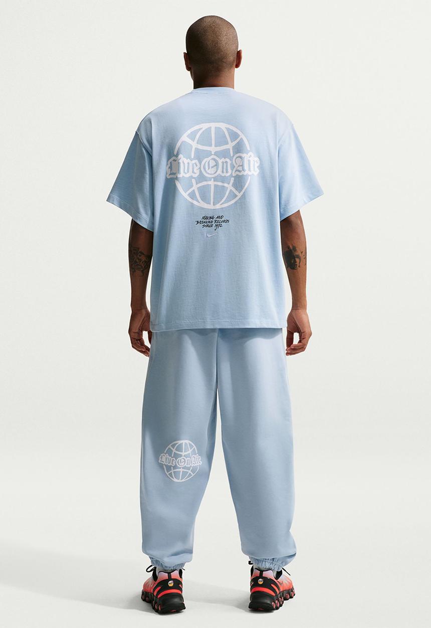 Nike - Solo Swoosh Graphic T-Shirt - Light Blue