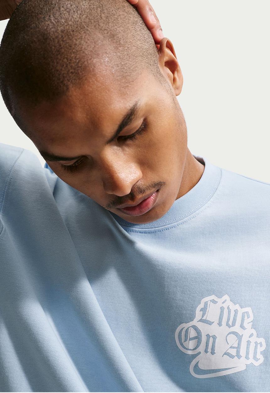 Nike - Solo Swoosh Graphic T-Shirt - Light Blue