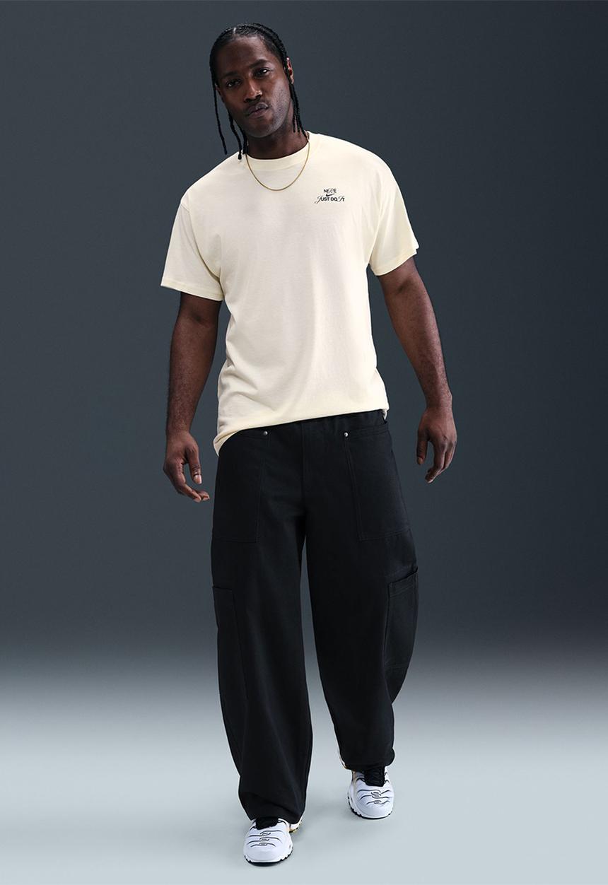 Nike - NSW Graphic T-Shirt in the Coconut Milk / Beige / Off-White