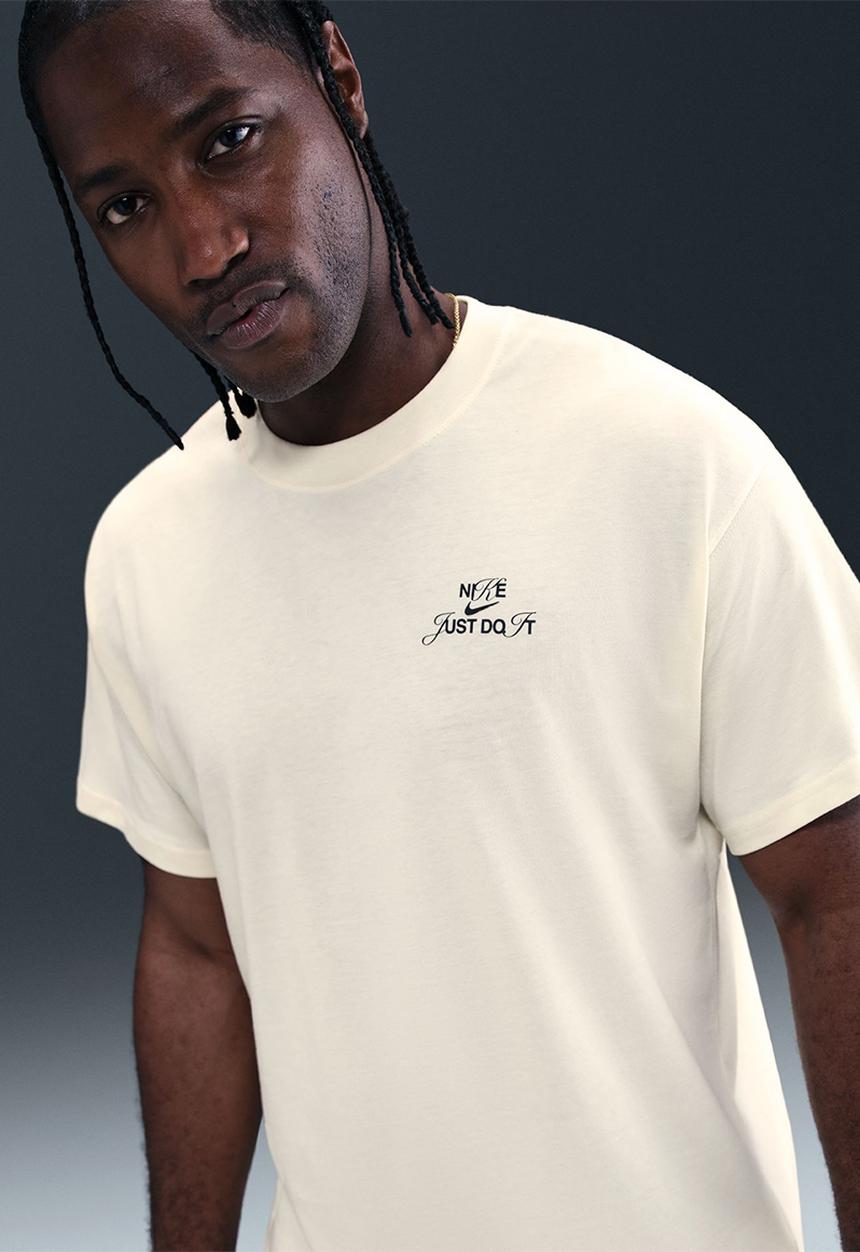 Nike - NSW Graphic T-Shirt in the Coconut Milk / Beige / Off-White