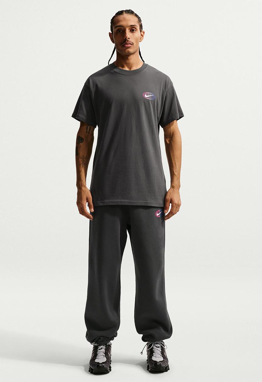 Nike - NSW Athletic World Tour T-Shirt -Grey
