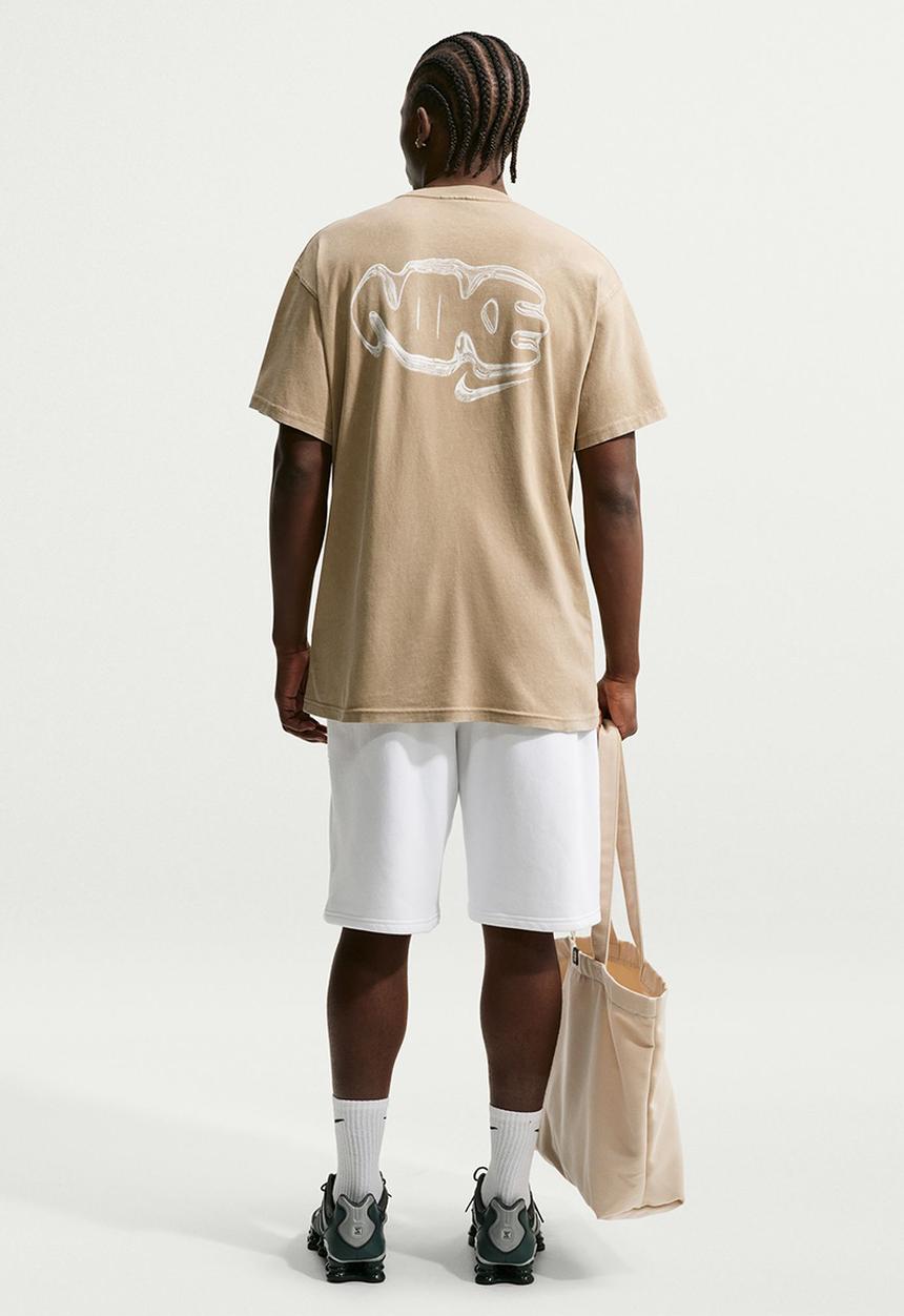 Nike - NSW Graphics SF  Tee - Parachute Beige