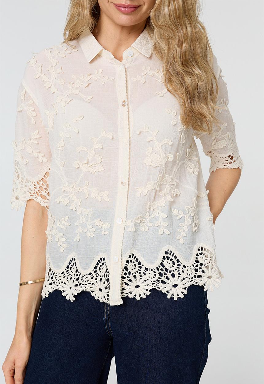 MANDI - S/S Button Throuygh Easy Weasring Boxy Shirt Top With Lace At Hem - Cream