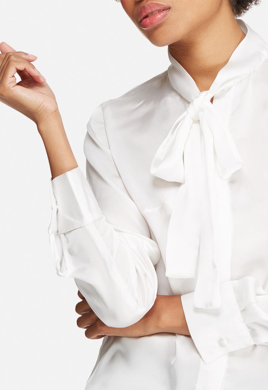 dailyfriday - Satin kitty bow blouse