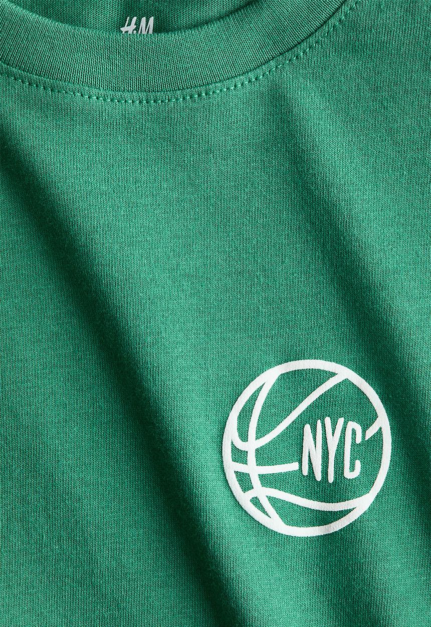 H&M - Printed t-shirt - green/basketball