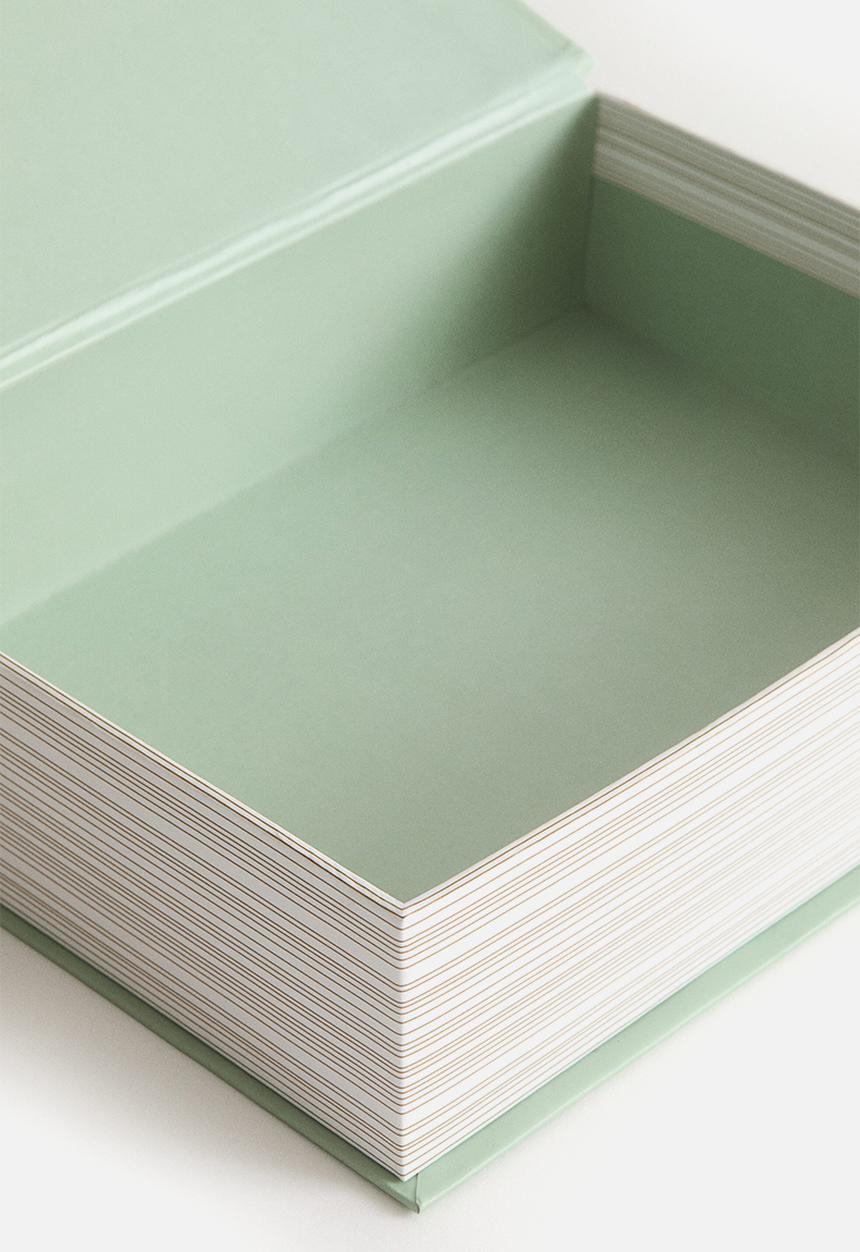 H&M - Book-shaped storage box - light green/winnie the pooh
