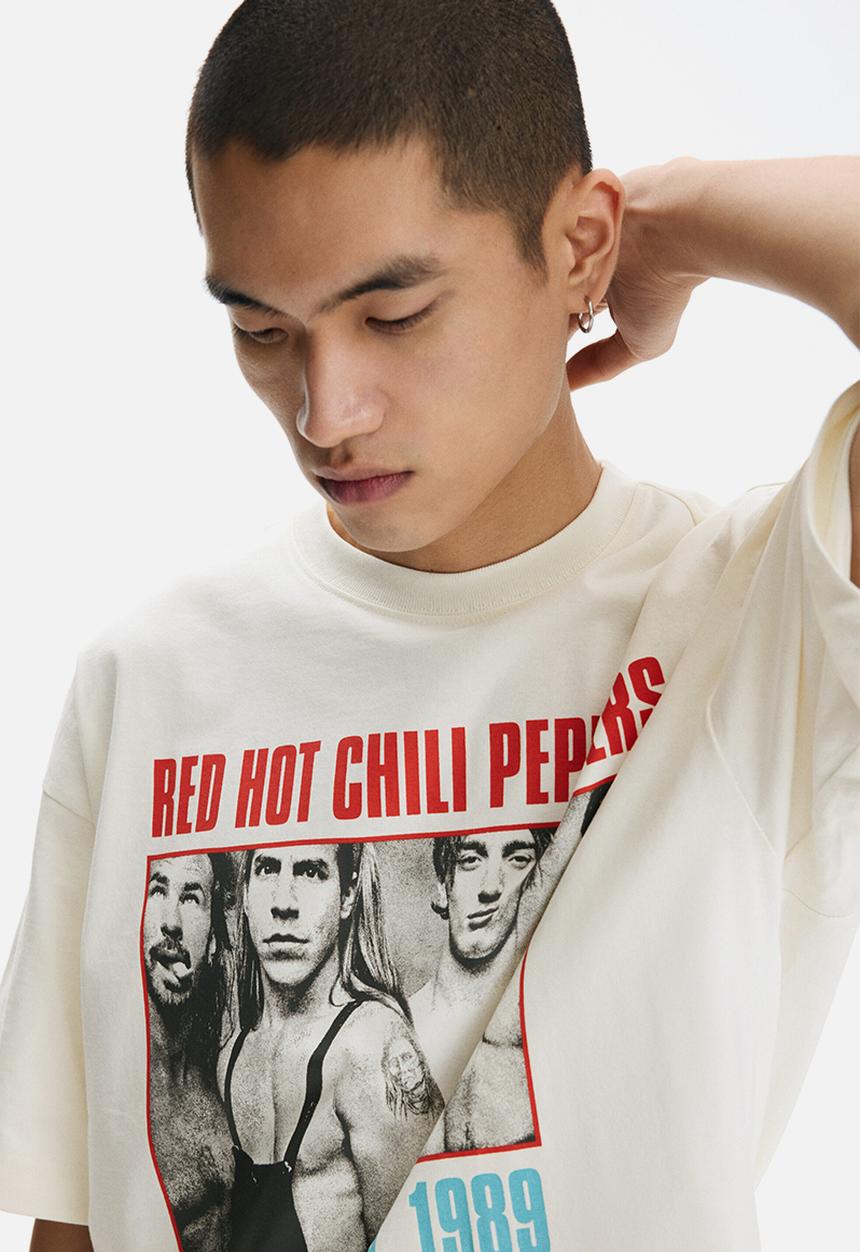 H&M - Oversized fit t-shirt - cream/red hot chili peppers