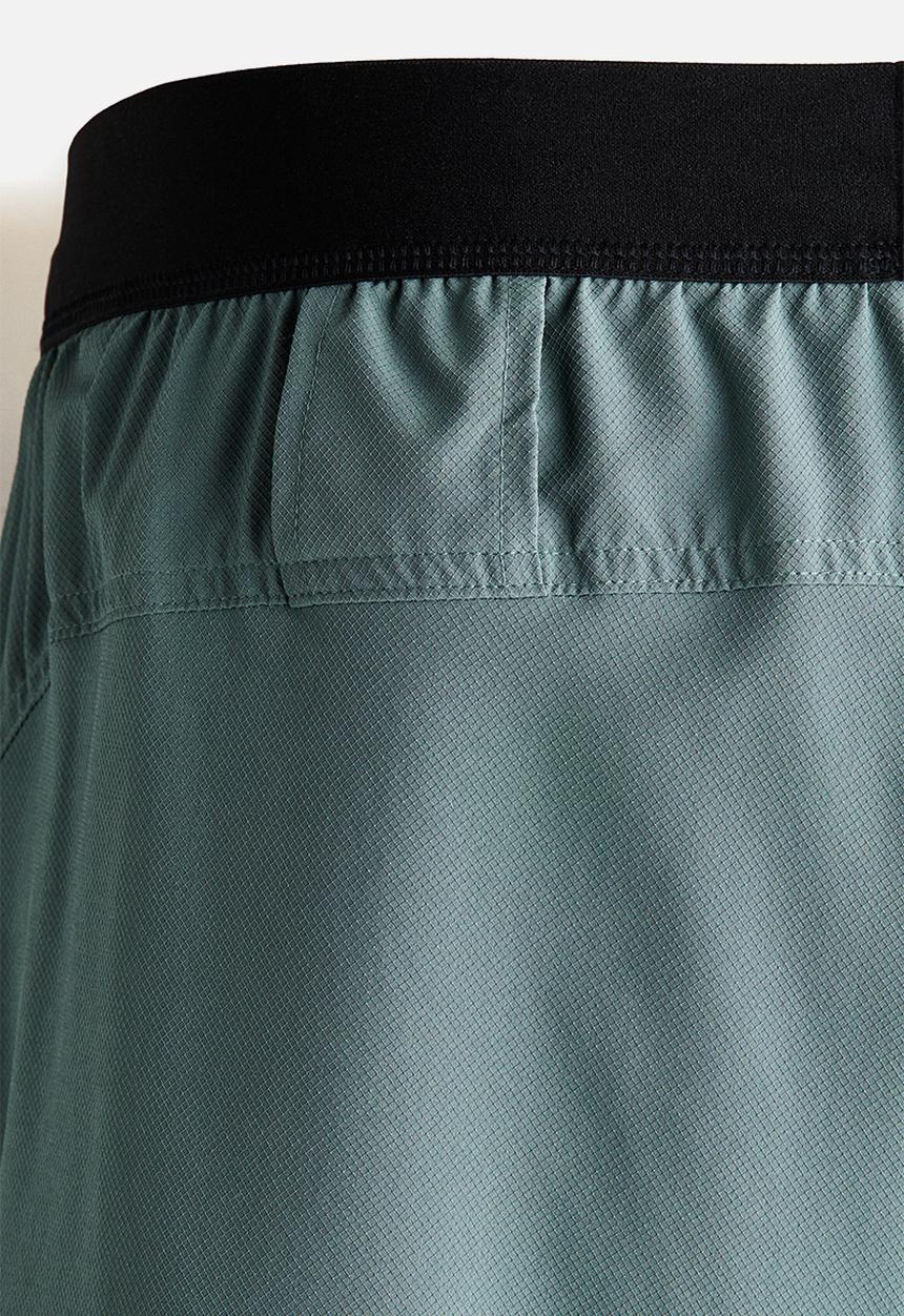 H&M - Double-layered sports shorts with drymove? - dusty green