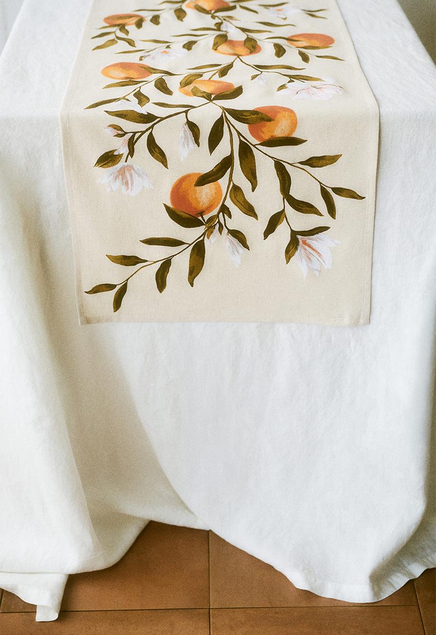 H&M - Patterned linen-blend table runner - light beige/oranges