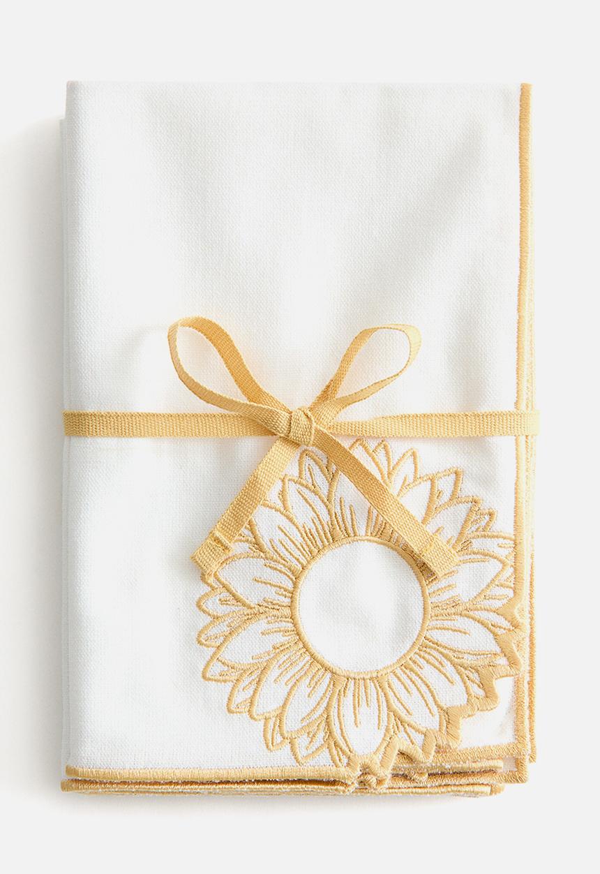 H&M - 4-pack embroidery-detail linen-blend napkins - white/yellow