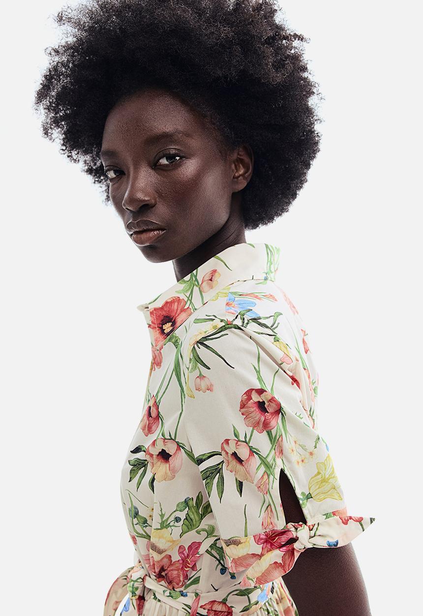 H&M - Short-sleeved shirt dress - cream/floral