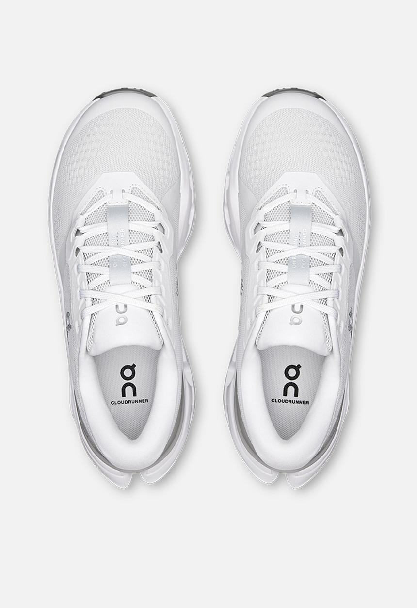 ON Running - Cloudrunner 3