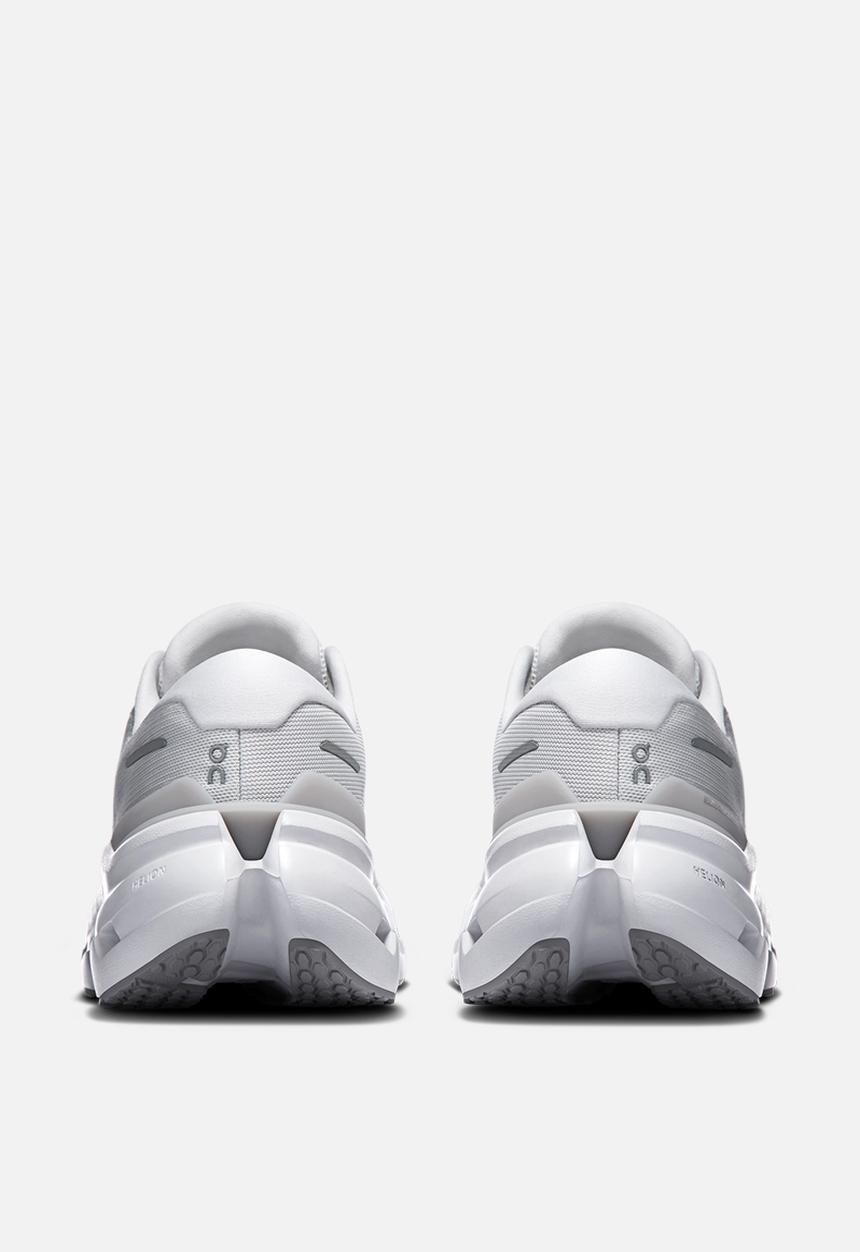 ON Running - Cloudrunner 3
