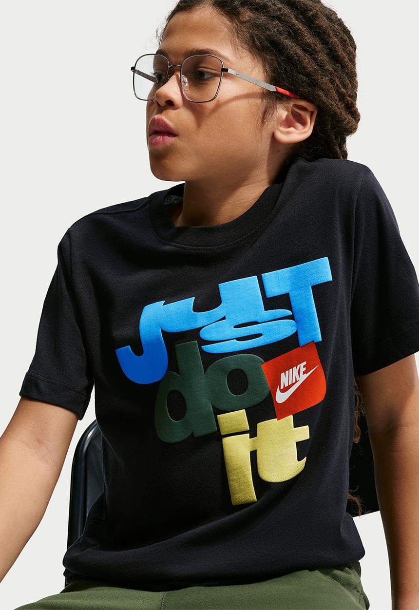 Nike - Kids Nike Sportswear Club Fam Tee