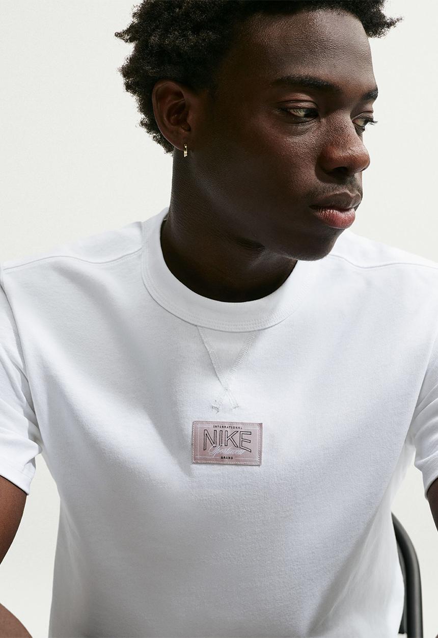 Nike - NSW Tailored Premium Patch Tee - White