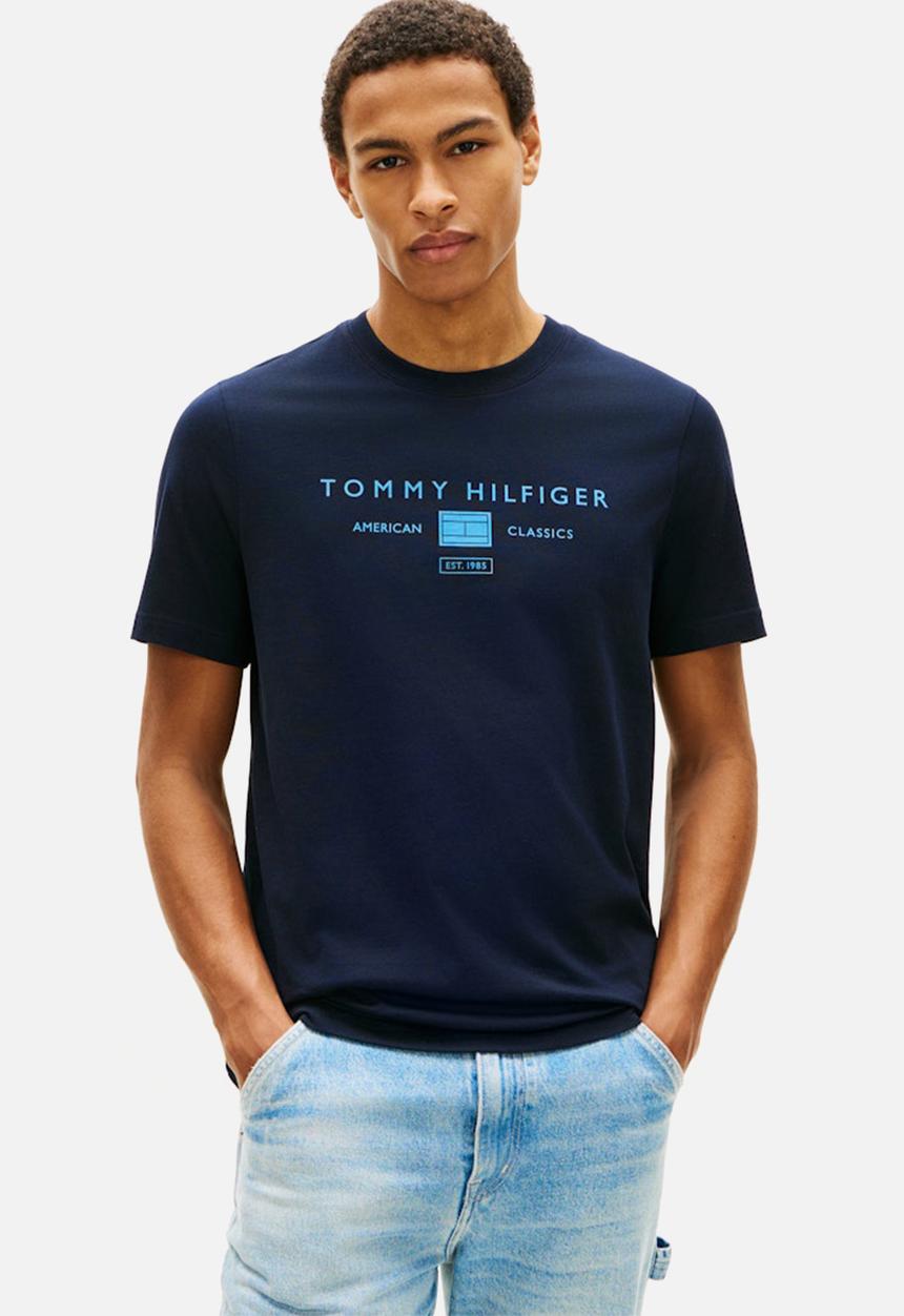 Tommy Hilfiger - BRAND LOVE MONO STACK TEE - Desert Sky
