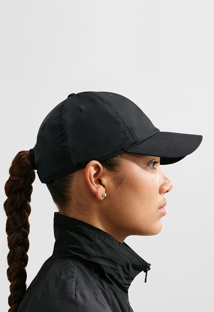Nike - Nike Dri-Fit Clubunstructured Metal Swoosh Cap - Black/Metallic Gold