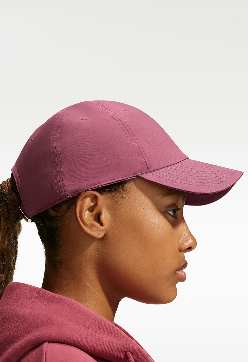 Nike - Dri-fit metal swoosh cap - pink smoke
