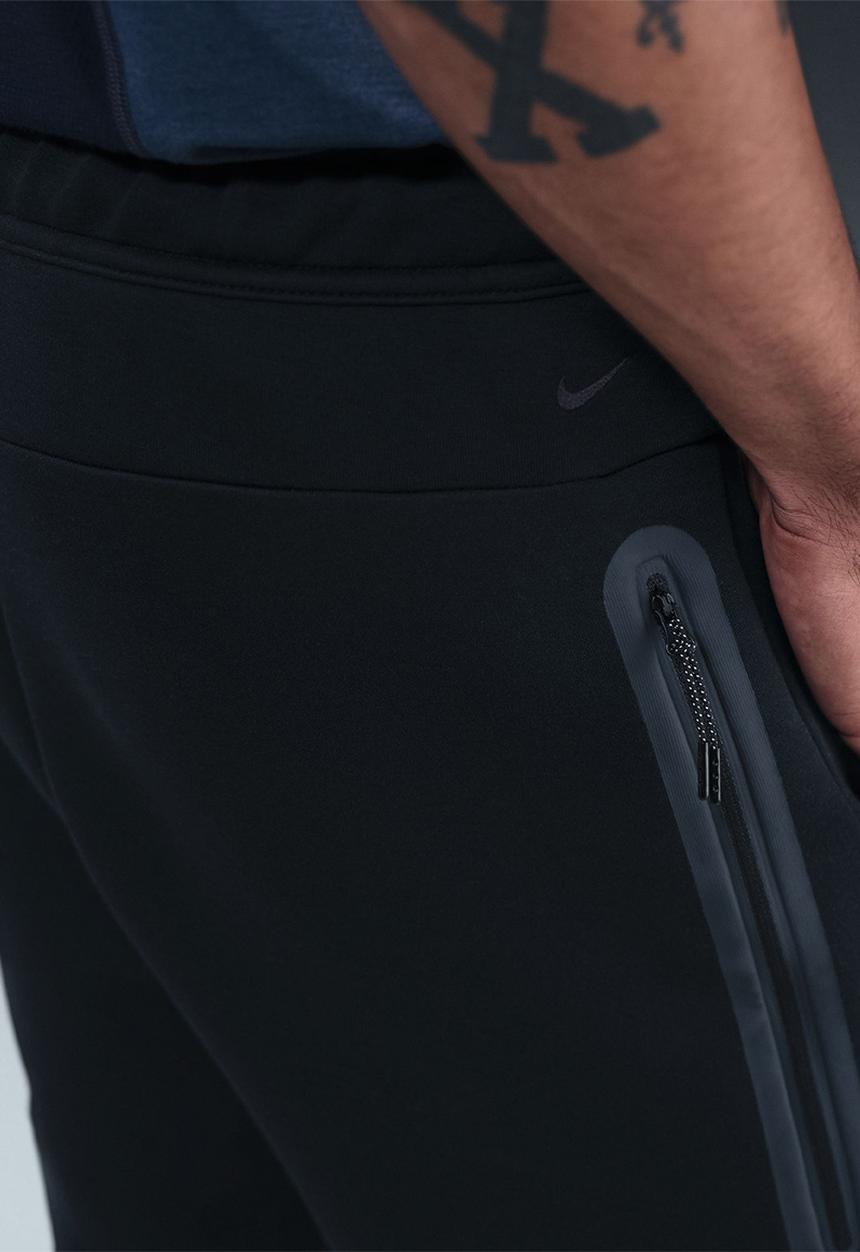 Nike - Tech Fleece Short  - Black/Black