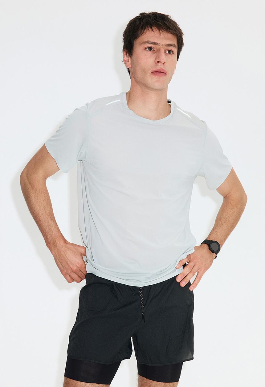 H&M - Lightweight cooling running t-shirt  - light dusty green