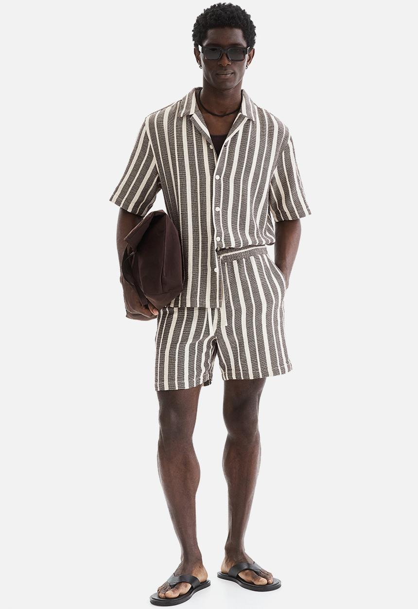 H&M - Regular fit shirt - dark brown/striped