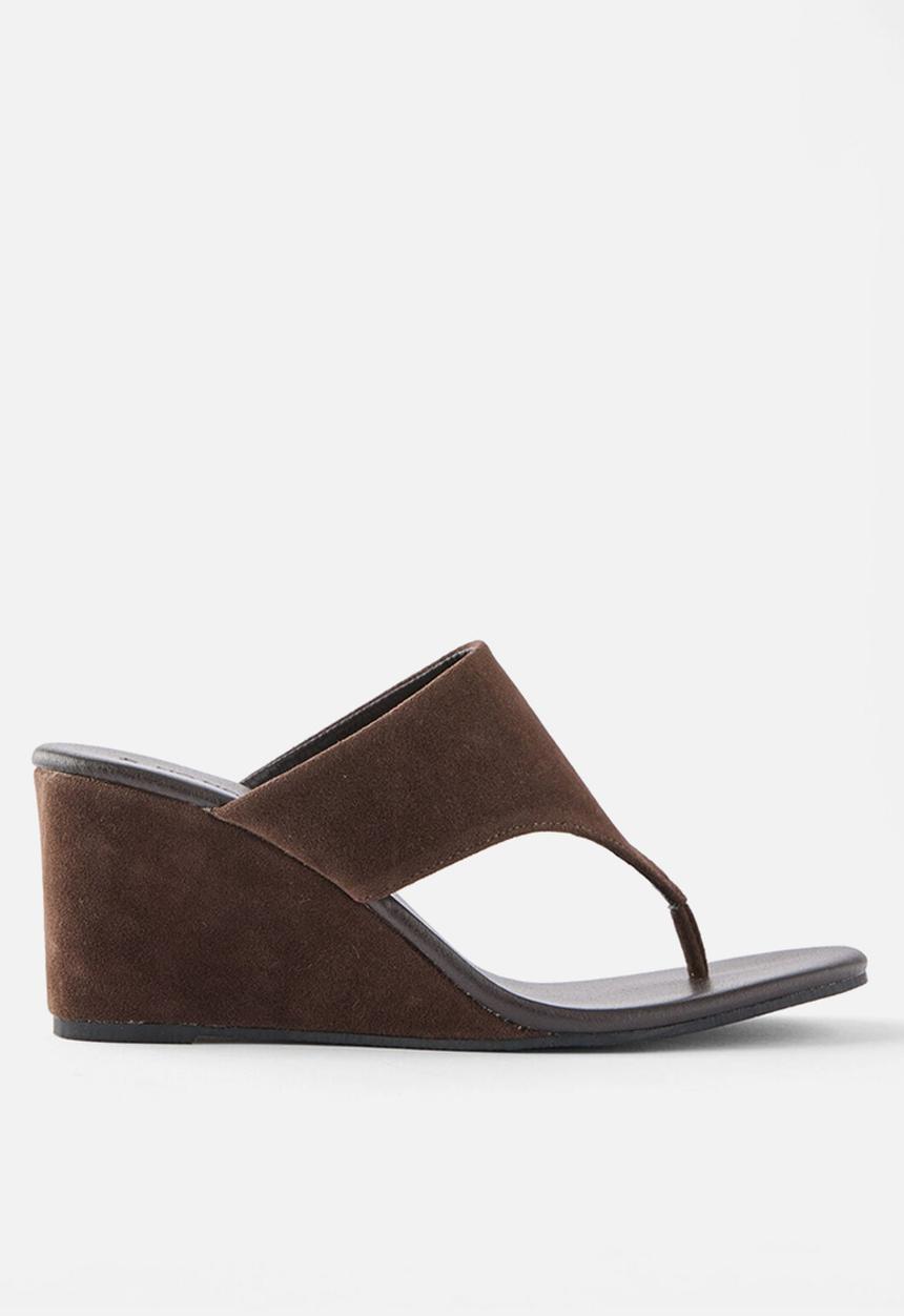 Cotton On - Bobbie flip flop wedge - choc micro