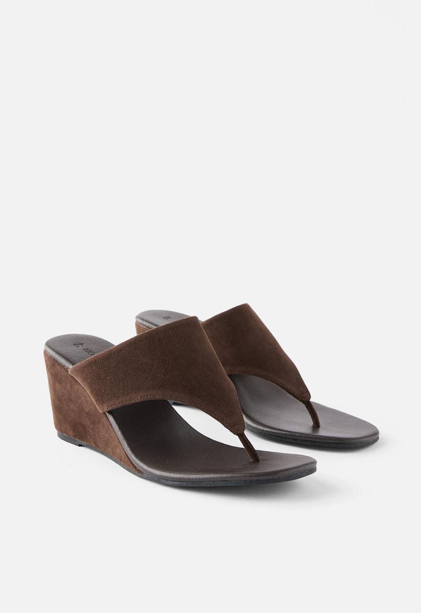 Cotton On - Bobbie flip flop wedge - choc micro