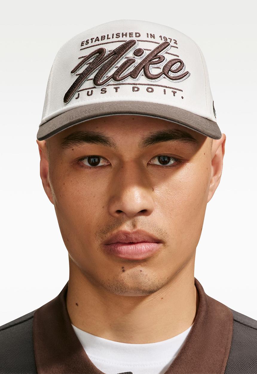 Nike - U Nike Rise Cap S Cb Aframe - Sail/Ironstone/Metallic Silver