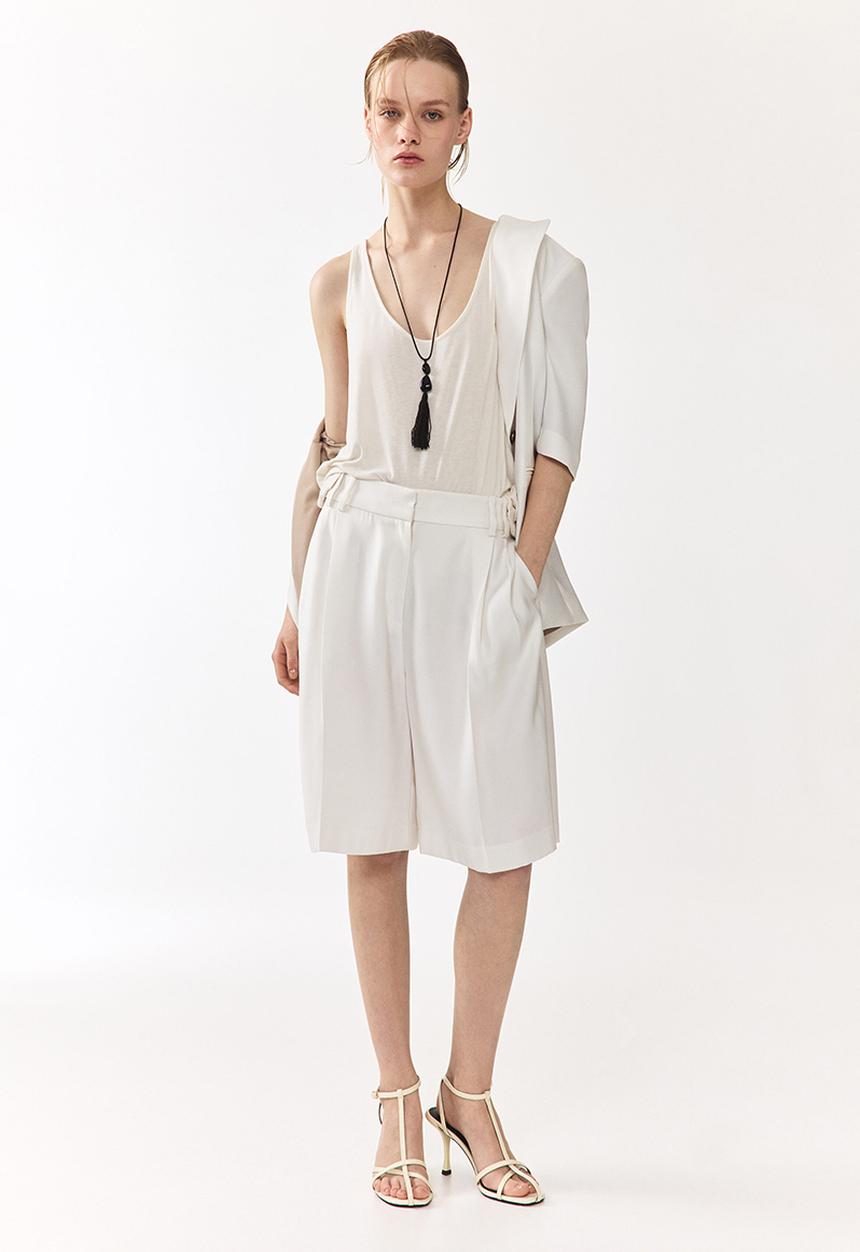 H&M - Tailored bermuda shorts - ivory