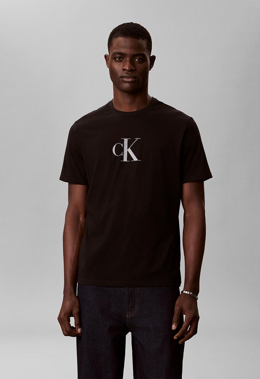 Calvin Klein - SS 30S DISTRESS MONOGRAM GRAPHIC TEE - Black