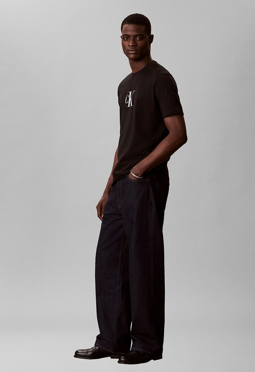 Calvin Klein - SS 30S DISTRESS MONOGRAM GRAPHIC TEE - Black