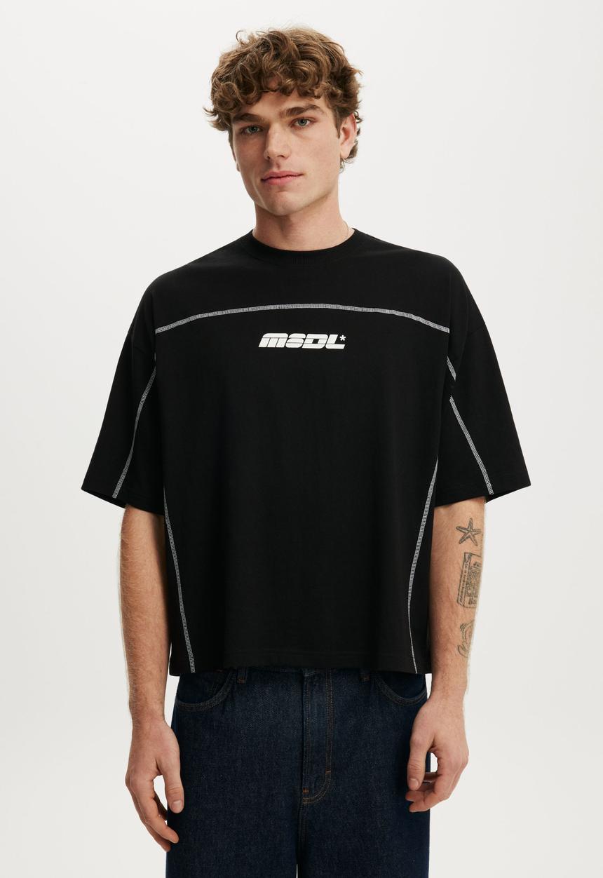 Cotton On - Cropped Fit Graphic T-shirt - Washed Black/Service
